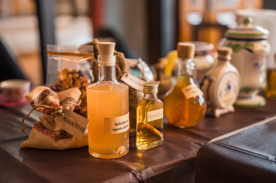 Hoijeres namā aizvadīta holandiešu veselības eliksīru darbnīca