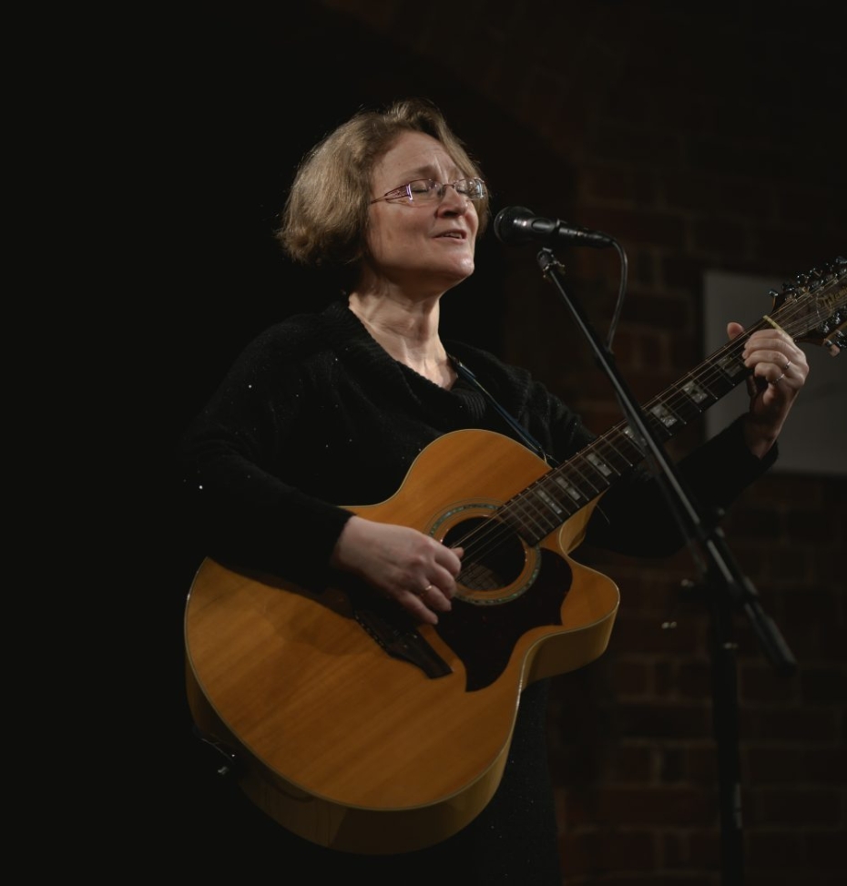 “Austras istabā” notiks dziesmu un sarunu vakari,  šī vakara viesis - Kristīne Locika