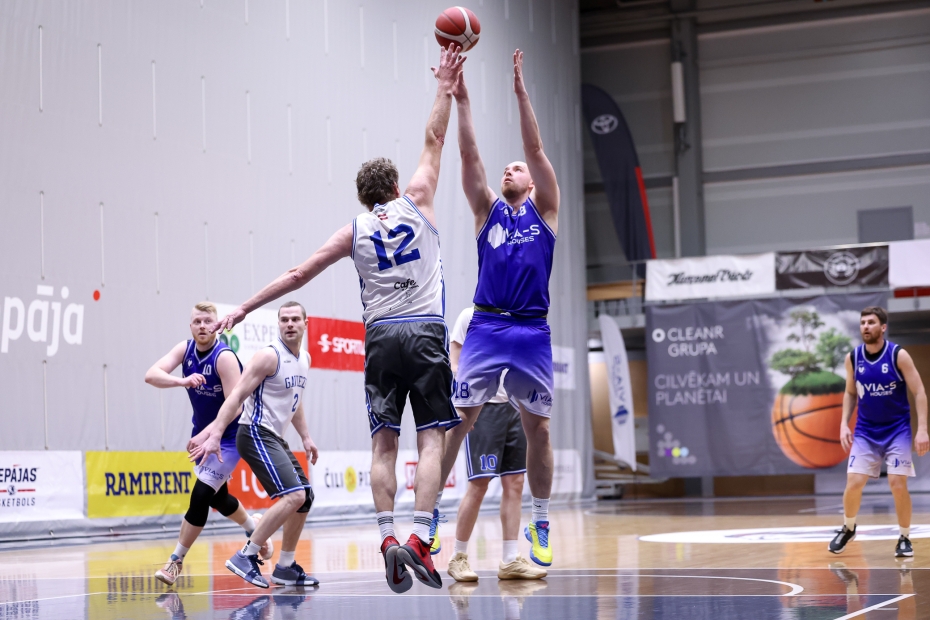 Aizvadītas pirmās pusfināla spēles basketbola čempionātā