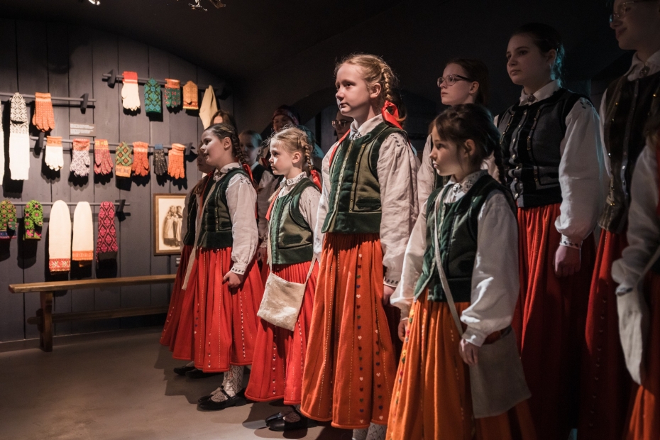 Kurzemes tautastērpu informācijas centrs aicina uz brunču šūšanas nodarbību