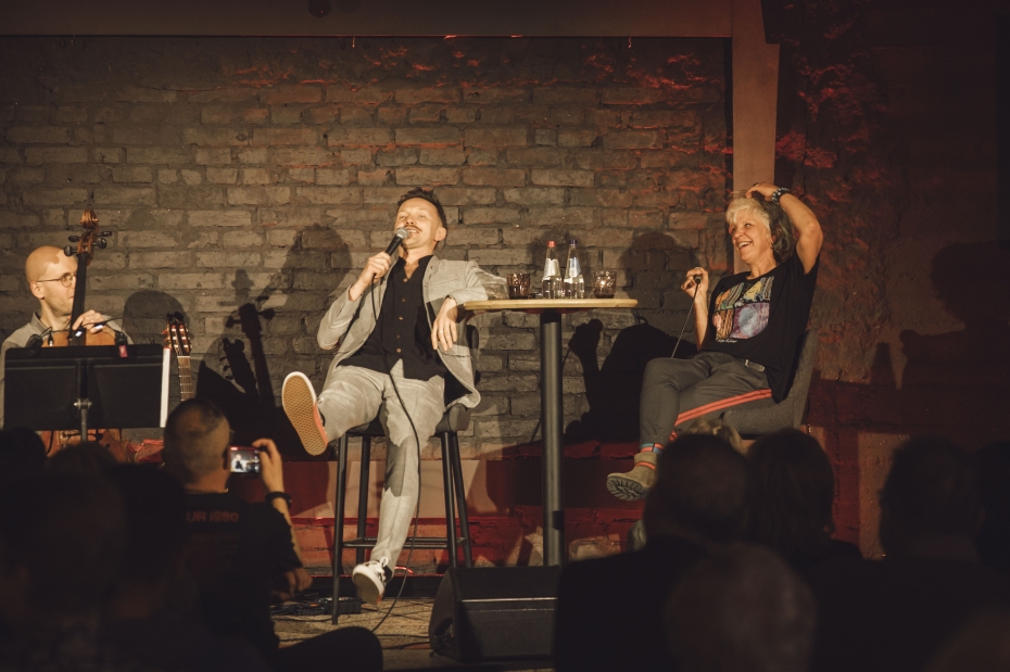 Ar Renāra Kaupera uzstāšanos skanīgi noslēdz “Ārpus kadra” ciklu “Pegaza Pagalmā”