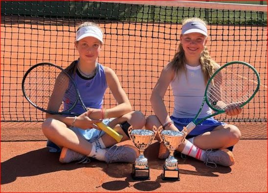 Beatrise Vecbrāle kopā ar Darinu Kozlovu izcīna Tennis Europe sudrabu dubultspēlēs U12