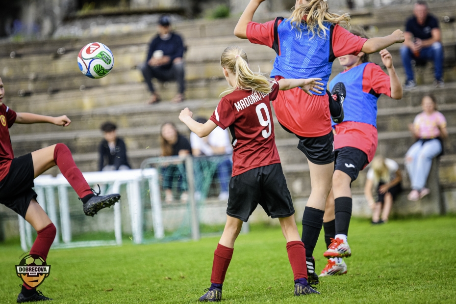 Aizvadīts otrais "Dobrecova Ladies Cup" - Liepājā pulcējās jaunās futbolistes no četrām valstīm