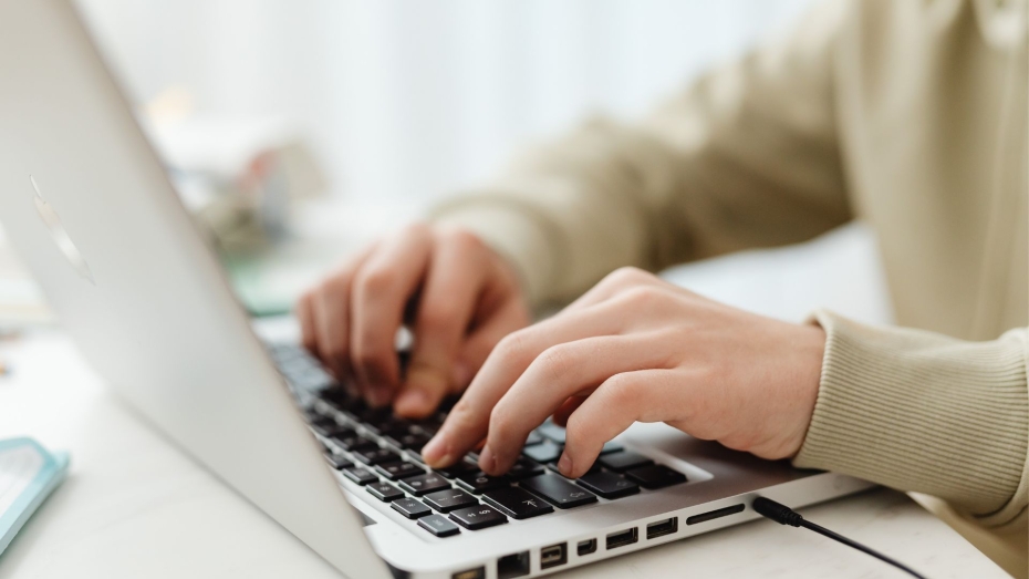 Sievietes aicinātas pieteikties bezmaksas programmā mākslīgā intelekta apguvei