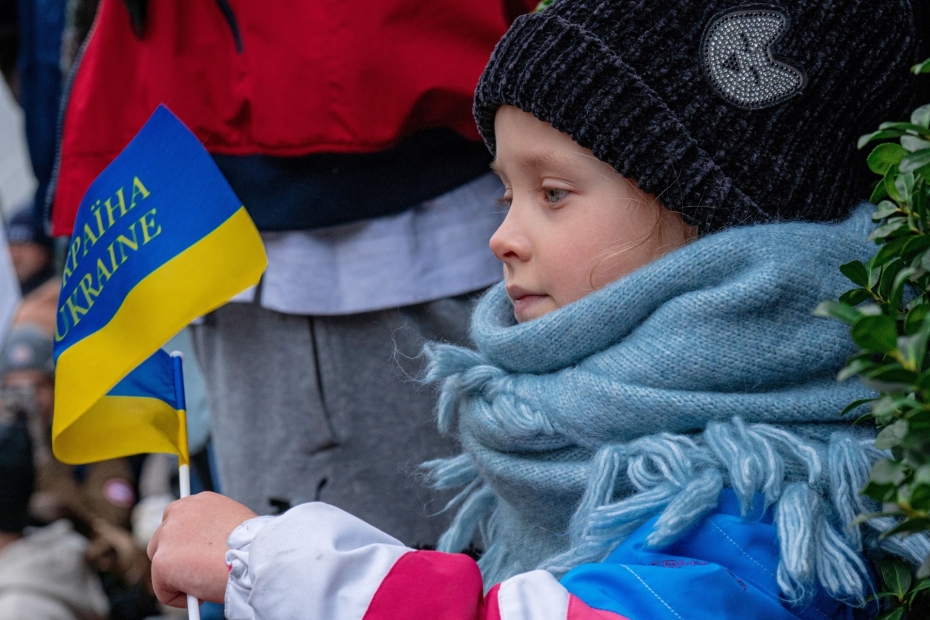 Aicina iesaistīties labdarības kampaņā “Skolas somas Ukrainas bērniem”