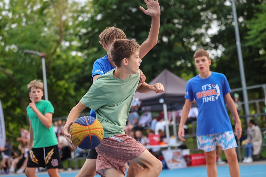 Seši čempioni, viena vasara - noslēgusies “Bruģa bumbas” 2026. gada sezona