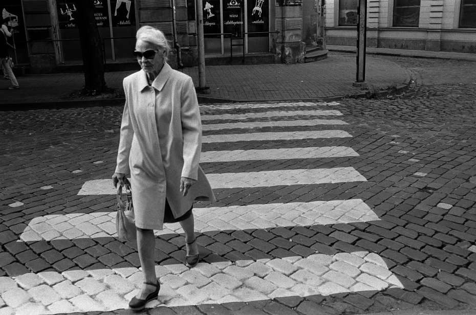 Liepājā atklās brīvdabas fotogrāfiju izstādi “Viena diena Liepājā 1975-2007-2025”