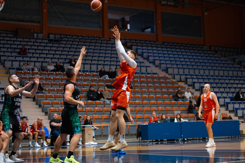Liepājas basketbola čempionātā turpinās spraigas cīņas