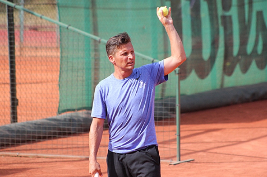 Liepājnieks Adrians Žguns kļuvis par tenisa izlases kapteini