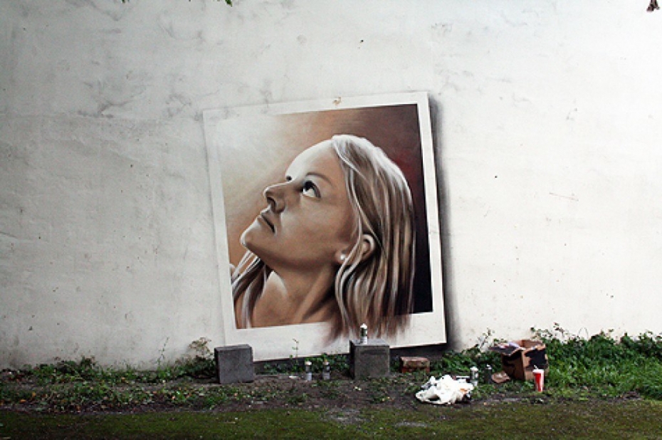 Starp daudzajiem ķēpājumiem arī skaists grafiti