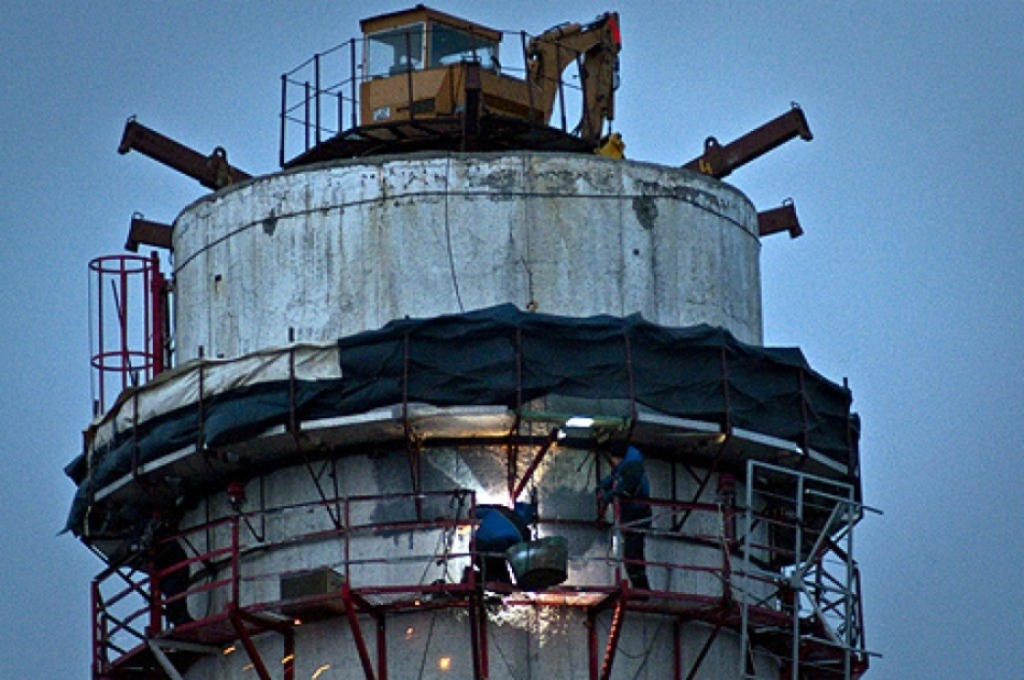 Sūdzas par TEC skursteņa nojaukšanas troksni