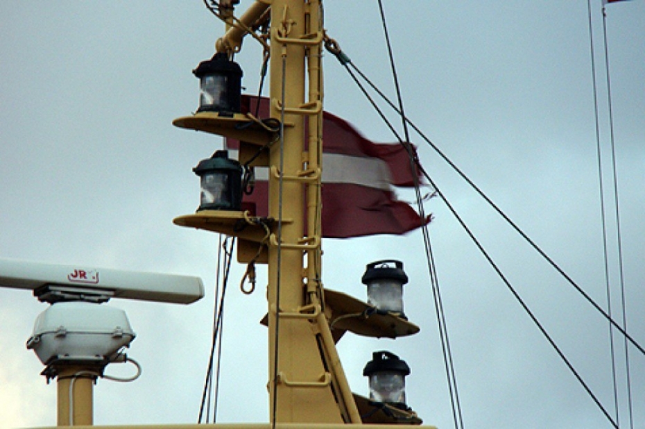 Vēja dēļ Liepājas ostā ierobežota kuģu kustība