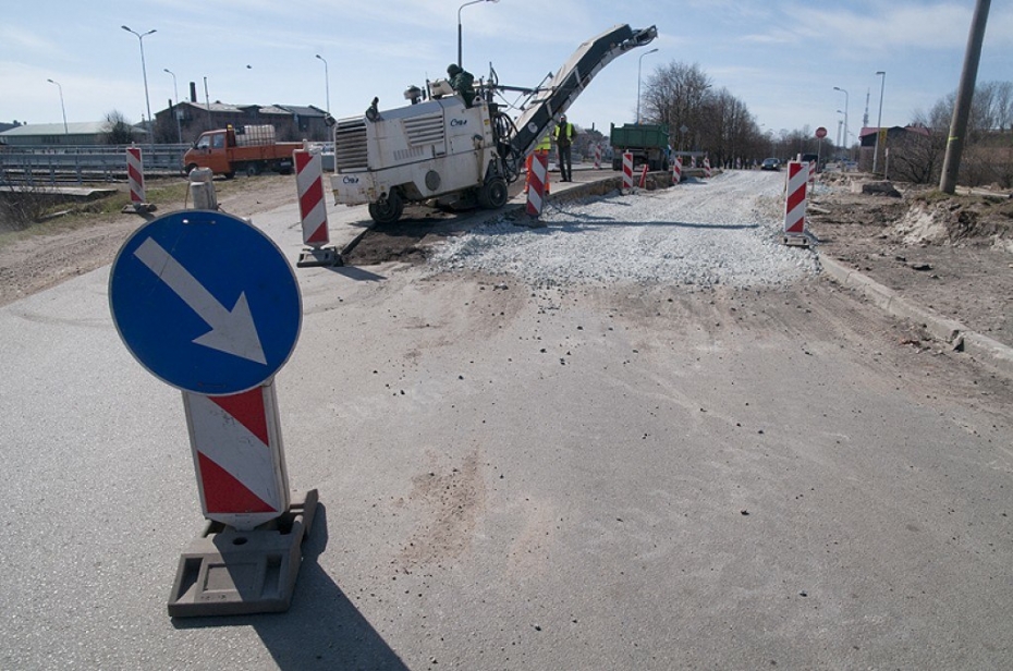 Sāk izbūvēt krustojumu ar topošo Miķeļa Valtera ielu (galerija)