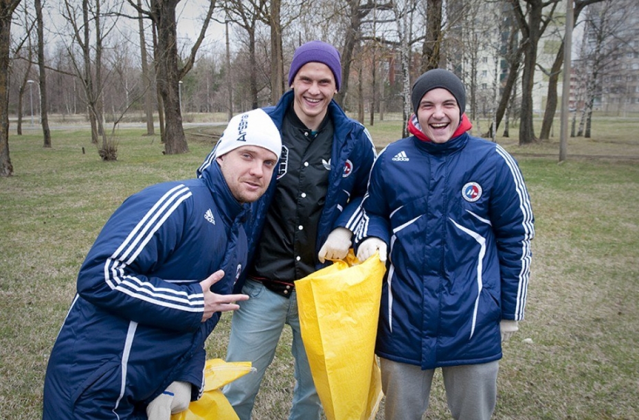 Lielo talku Liepājā iesāk futbolisti un hokejisti (galerija, video)