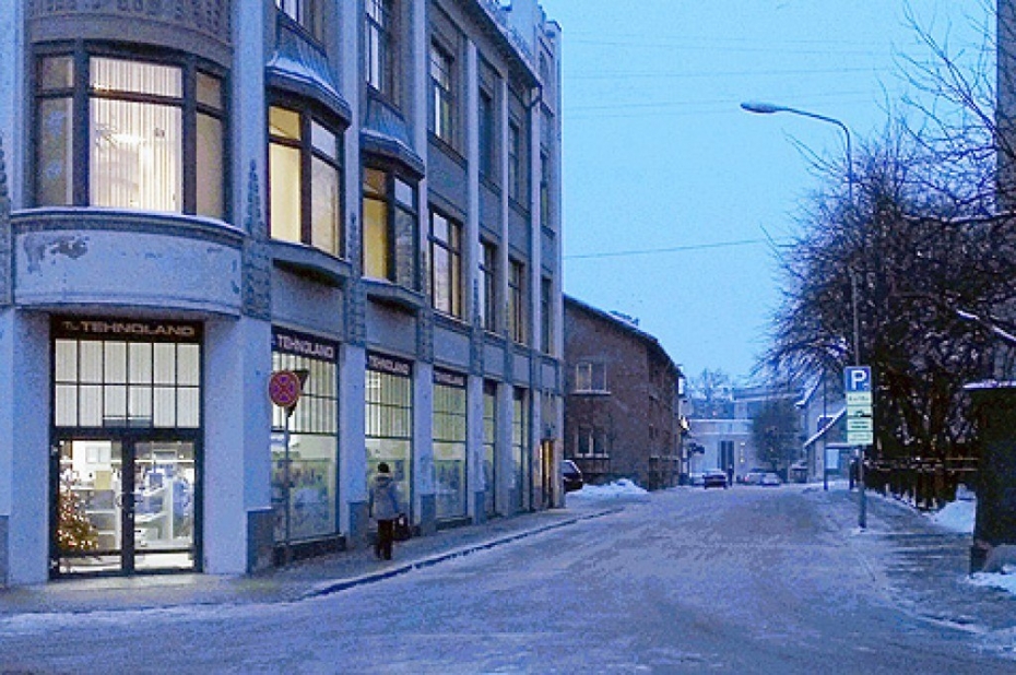 Liepājas centra ielas atbrīvo no sniega kupenām
