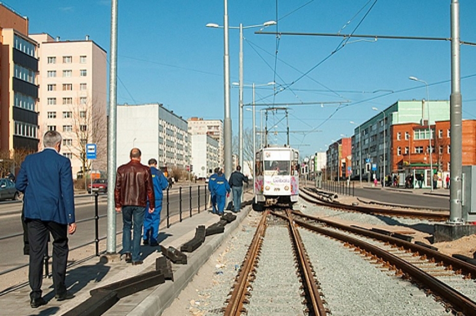Tramvaja dēļ M. Ķempes ielā būs autobusu kustības ierobežojumi