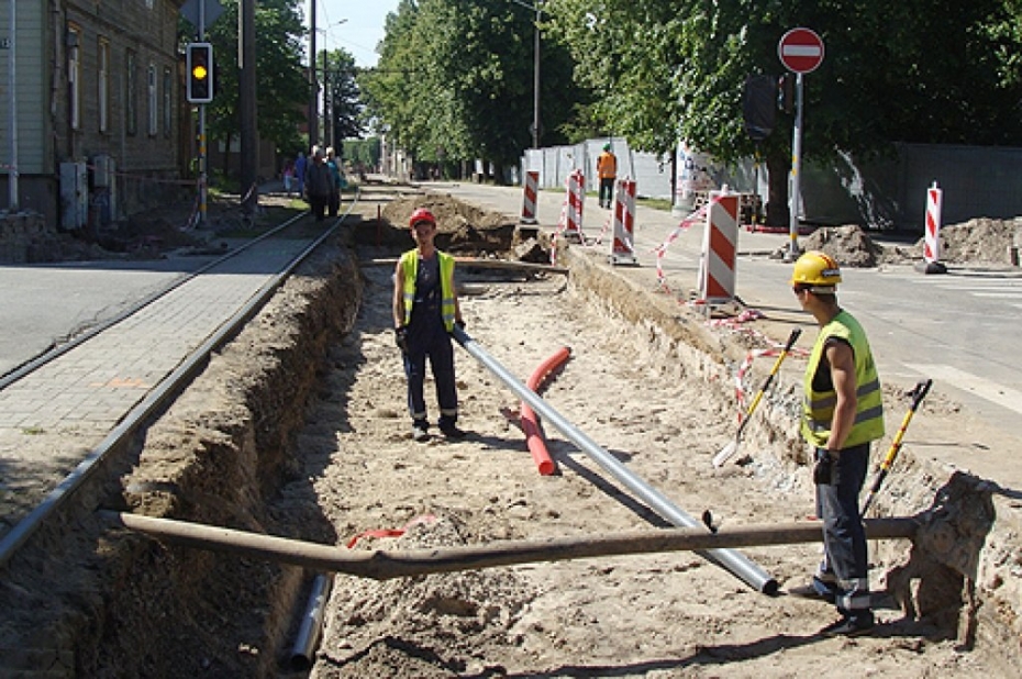Jāpiecieš neērtības tramvaja pieturā "Jūrmalas iela"