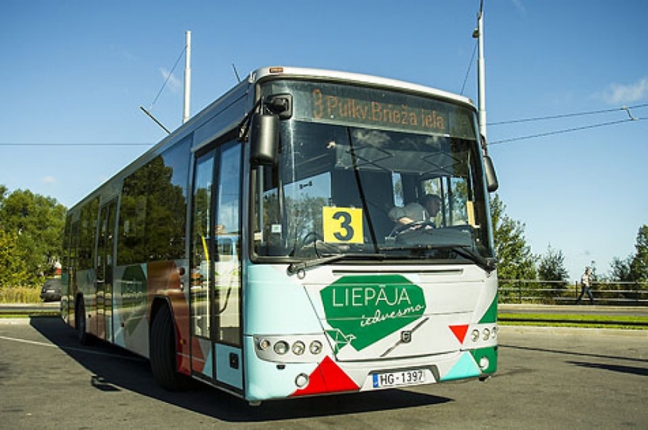 Liepājas autobusi sāk iegūt jaunu izskatu