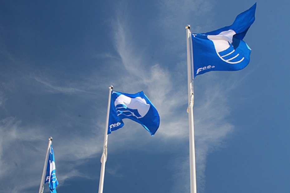 Liepājas jahtu centrs un pludmales saņem Zilo karogu