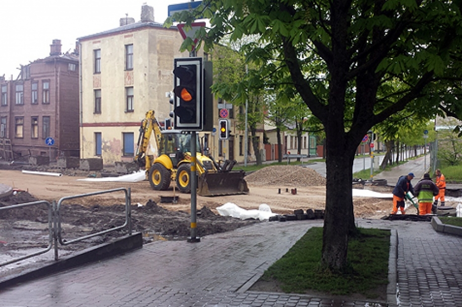 Pagarina satiksmes slēgšanu Ganību un Kungu ielas krustojumā