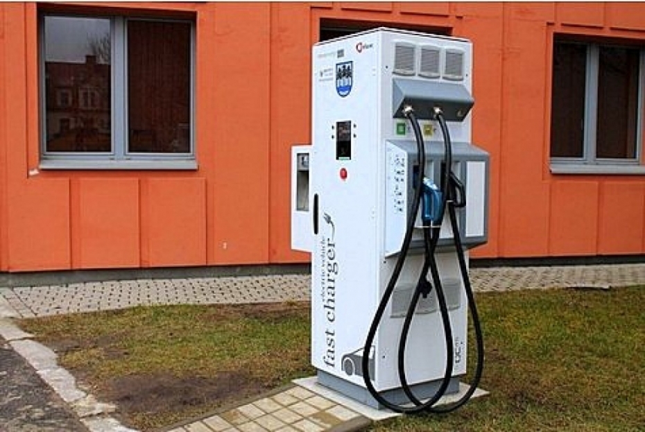 KBI veidos elektromobīļu uzlādes staciju