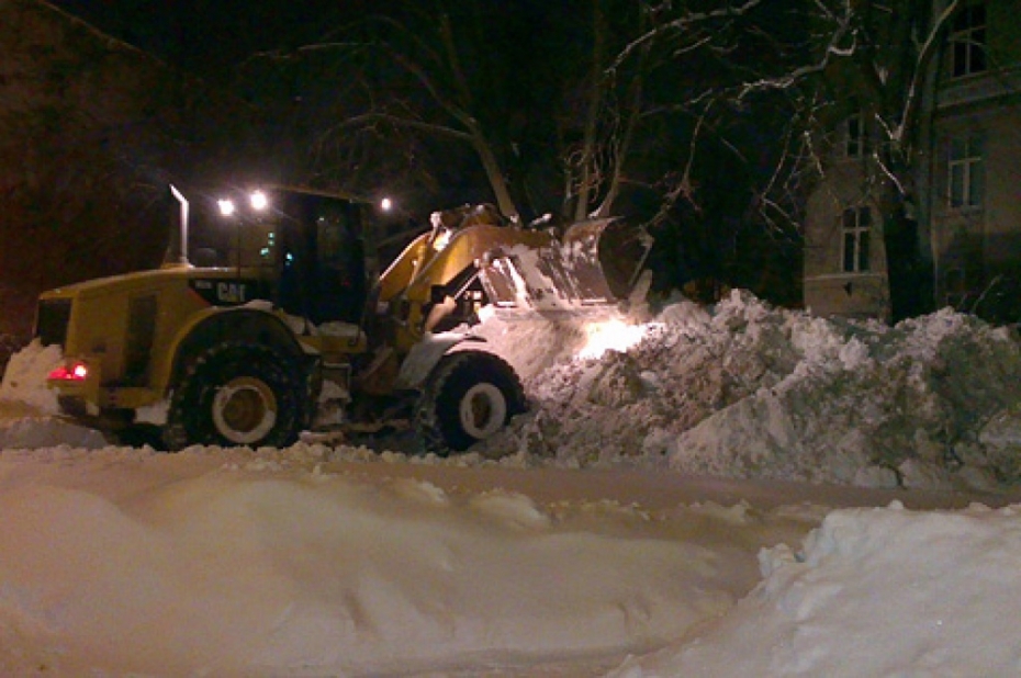 Sniega izvešana notiks arī naktī uz 22. janvāri