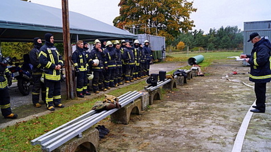 Kurzemes ugunsdzēsēji glābēji piedalās mācībās